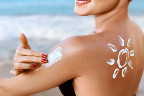 woman applying sunscreen